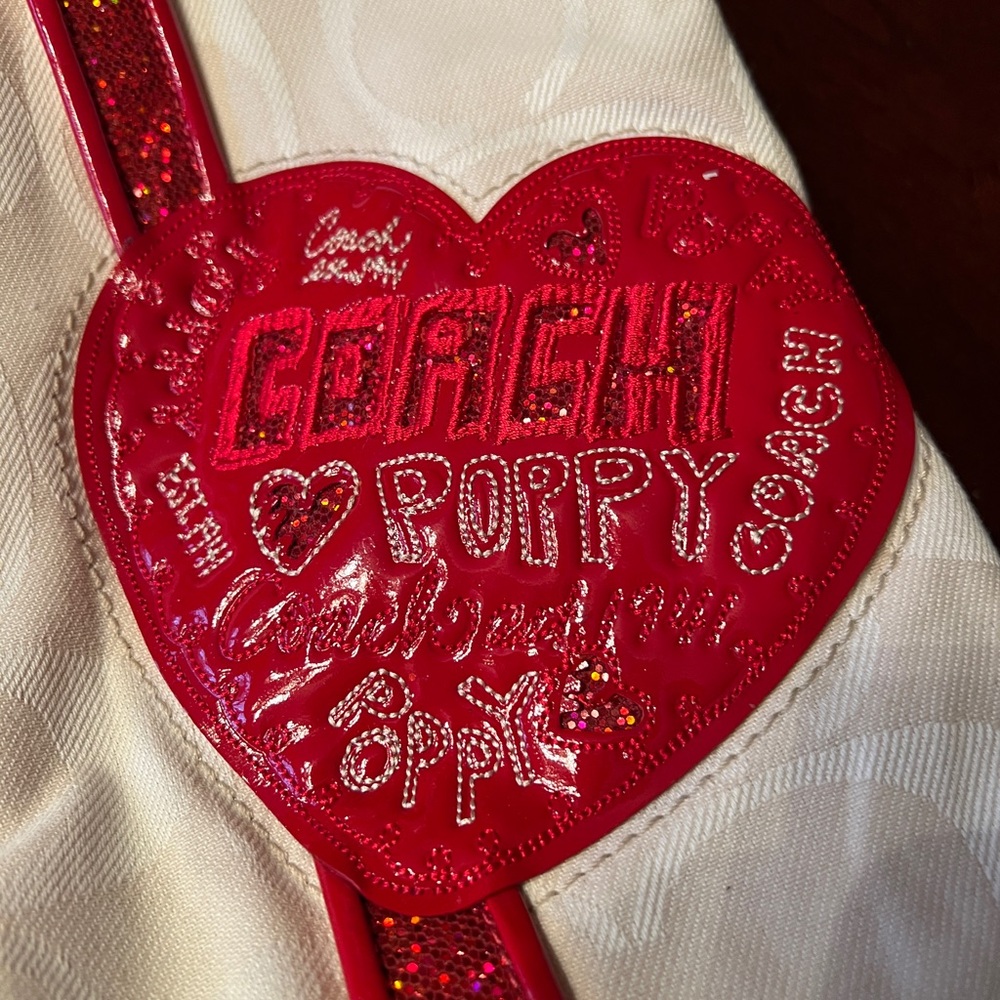 Coach Poppy RARE LIMITED EDITION Heart with Dust bag EUC - Picture 14 of 16